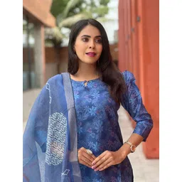 BOSARU Women Floral Printed Keyhole Neck Straight Kurta With Dupatta-picture-36