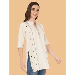 Brownverse Women Embroidered Gotta Patti Khadi Kurta-picture-11