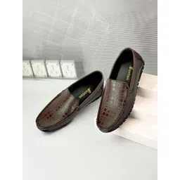 Buxton Men Textured Loafers-picture-18