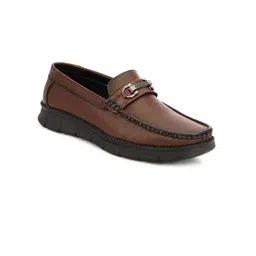 Buxton Men Textured Loafers image 5