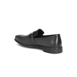 Buxton Men Textured Round Toe Leather Formal Loafers image 5
