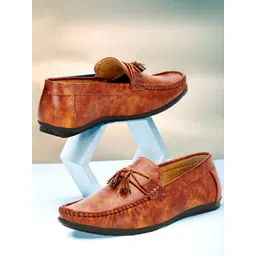 Buxton Men Textured Tassel Loafers-picture-20