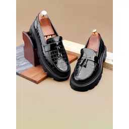 Bxxy Men Textured Heeled Tassel Loafers-picture-30