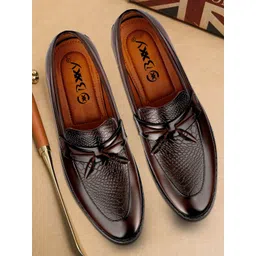 Bxxy Men Textured Slip-On Loafers-picture-41