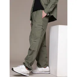 Calvin Klein Jeans Men Solid Pure Cotton Mid-Rise Cargos-picture-20