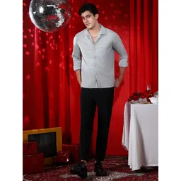 Campus Sutra Men Comfort Fit Cuban Collar Textured Casual Shirt-picture-23