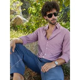 Campus Sutra Men Comfort Fit Spread Collar Solid Casual Shirt-picture-19