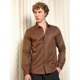 Campus Sutra Men Comfort Fit Textured Spread Collar Casual Shirt-picture-32
