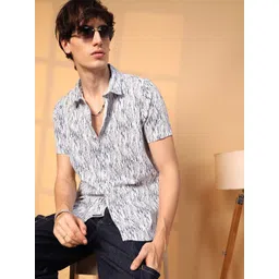 Campus Sutra Men Comfort Fit Textured Spread Collar Casual Shirt-picture-13