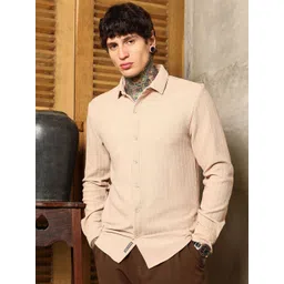 Campus Sutra Men Comfort Fit Textured Spread Collar Casual Shirt-picture-23