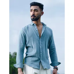 Campus Sutra Men Comfort Fit Textured Spread Collar Casual Shirt image 1