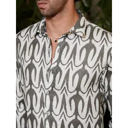 Campus Sutra Men Comfort Opaque Printed Casual Shirt image 3