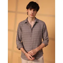 Campus Sutra Men Comfort Spread Collar Abstract Printed Cotton Casual Shirt-picture-31