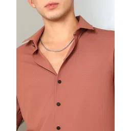 Campus Sutra Men Regular Fit Waffle Knit Casual Shirt image 2