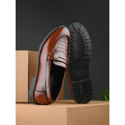 CARLO ROMANO Men Textured Formal Loafers-picture-29