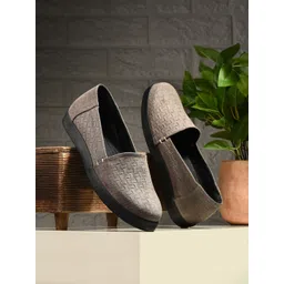 CARLO ROMANO Men Textured Round Toe Lightweight Leather Slip-On Sneakers-picture-18