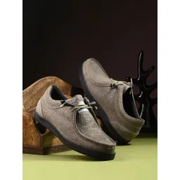 CARLO ROMANO Men Textured Round Toe Lightweight Leather Sneakers-picture-14