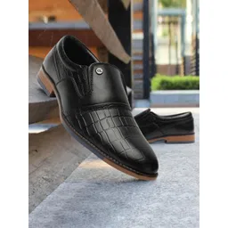 Carlton London Men Textured Lightweight Leather Loafers-picture-16