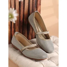 carrito Women Embellished Ethnic Mojaris Flats-picture-19