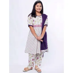 Chanda Mama Girls Floral Printed Regular Pure Cotton Kurta with Pyjamas & With Dupatta-picture-37