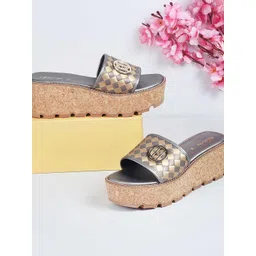 Cheemo Women Flatform Sandals-picture-16