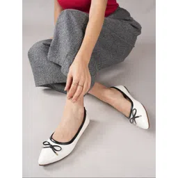 Chemistry Women Solid Party Mojaris Flats With Bows-picture-35