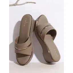 CHINRAAG Women Solid High-Top Open Toe Platform Regular Sandals-picture-36