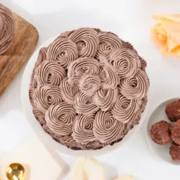 Chocolate Roses Cream Cake image 4
