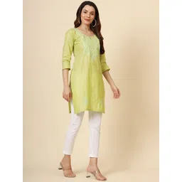 Civamee Ethnic Motifs Embroidered Chikankari Floral Kurta image 4