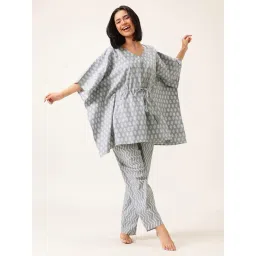 Clovia Grey Cotton Printed V-Neck Night Suits-picture-30