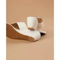 code by lifestyle Flat Sandals with PU Upper image 5