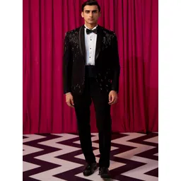 CONTRAST BY PARTH Men 5-Pcs Embellished Single-Breasted Prism Tuxedo set-image-46