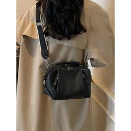 CORSICA Black Solid Polyester Swagger Shoulder Bag-picture-14