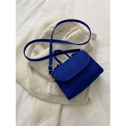 corsica DressBerry Women Textured Tasselled Structured Handheld Bag-picture-17