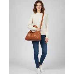 CORSICA Handheld Bag with Tasselled-picture-36