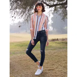 Crimsoune Club Women Blue Skinny Fit Slash Knee Light Fade Stretchable Jeans-picture-17