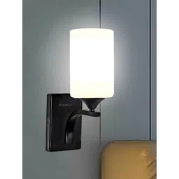 Cruv Black Metal Wall Lamp image 1