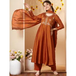 CurlyTales Girls Floral Embroidered Regular Kurta with Trousers & With Dupatta-picture-38