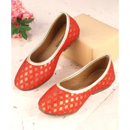 Cute Walk by Babyhug Foil Print Mojaris - Red-picture-30