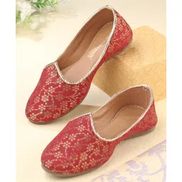 Cute Walk by Babyhug Slip On Embroidered Mojaris - Maroon-picture-20