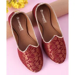 Cute Walk by Babyhug Slip On Embroidered Mojaris - Maroon-picture-19