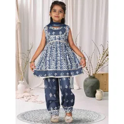 Cutiekins Girls Ethnic Motifs Printed Gotta Patti Kurta With Trousers & Dupatta-picture-50