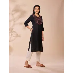 Daali Black Cotton Regular Fit Embroidered Kurta-picture-11
