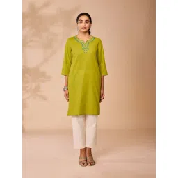 Daali Green Regular Fit Embroidered Kurtas-picture-45