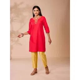 Daali Red Cotton Regular Fit Embroidered Kurta-picture-43