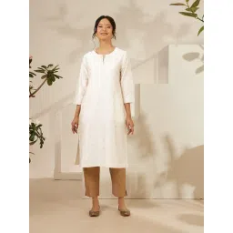 Daali White Viscose Round Neck 3/4 Sleeves Blooming Mood Kurta with Two Pockets-picture-16