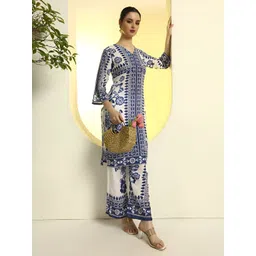 DAARI Floral Printed V-Neck Straight Kurta With Trousers-picture-11
