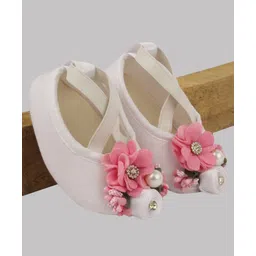 Daizy Stone Embellished Floral Applique Detailed Booties - White-picture-39