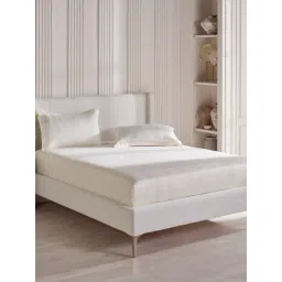 DDECOR Live beautiful White Cotton Geometric 300 TC Double Flat Bedsheet with 2 Pillow Covers-picture-40