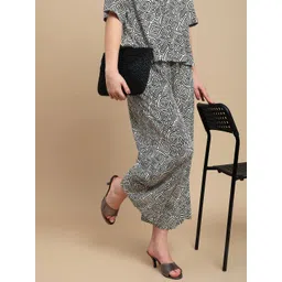 de moza Women Regular Fit Black Viscose Rayon Trousers-picture-10